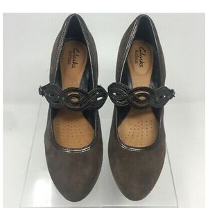 Clark's Artisan Taupe suede "Mary Jane" pumps